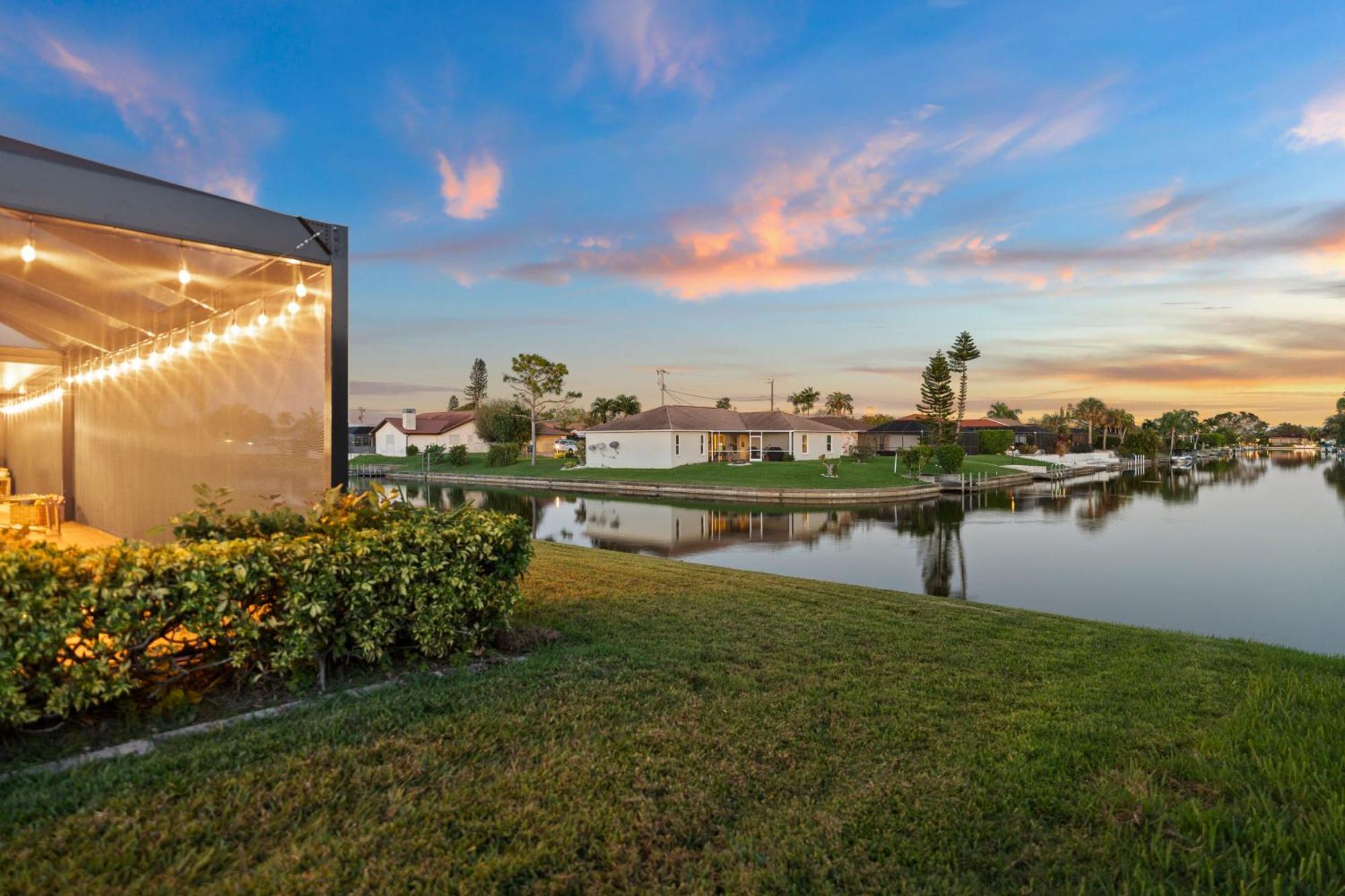 Serenity Waterfront Villa With King Suite, Private Pool, Great Lanai Enclosure And Long Water Views Cape Coral Bagian luar foto