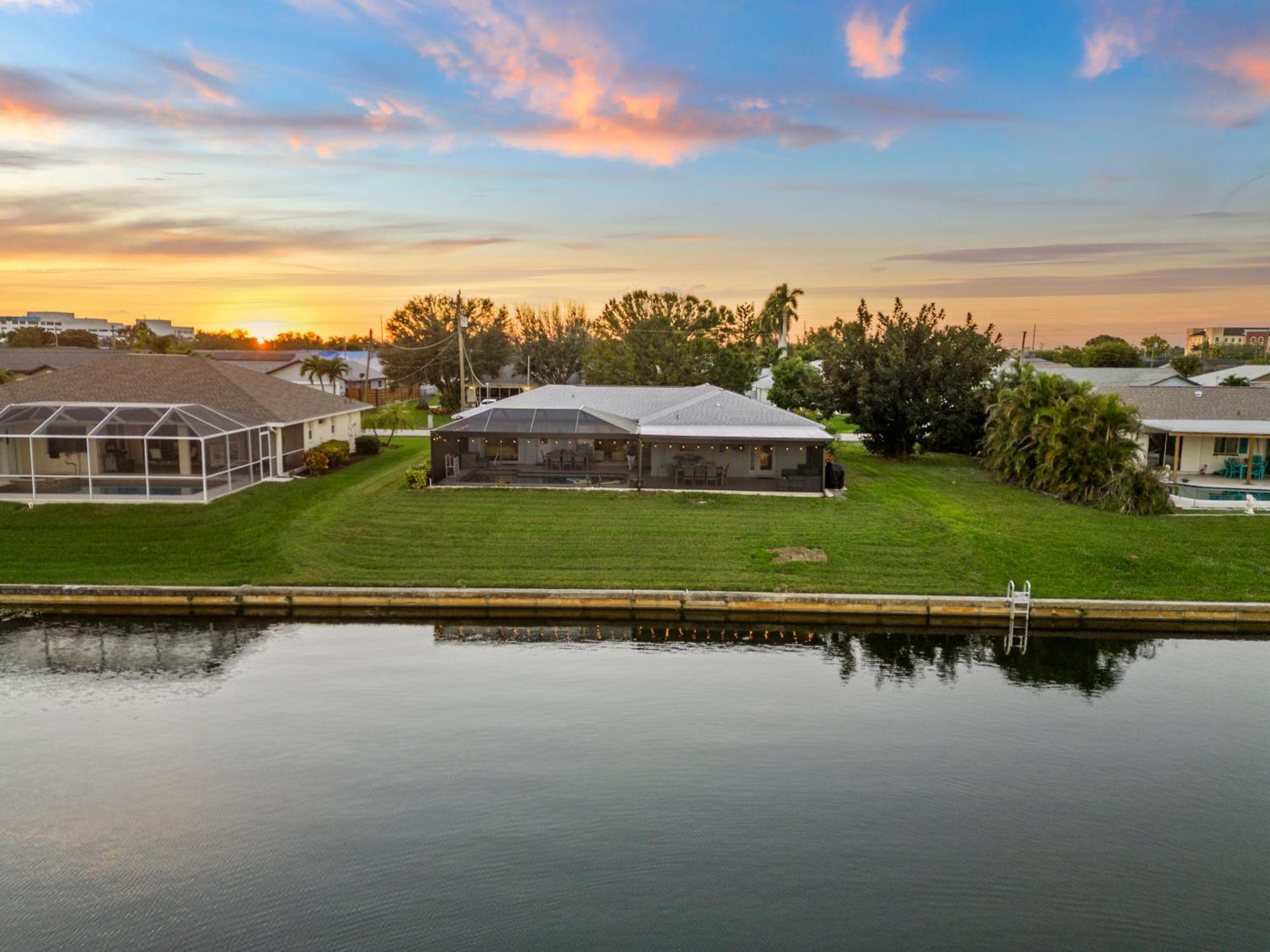 Serenity Waterfront Villa With King Suite, Private Pool, Great Lanai Enclosure And Long Water Views Cape Coral Bagian luar foto