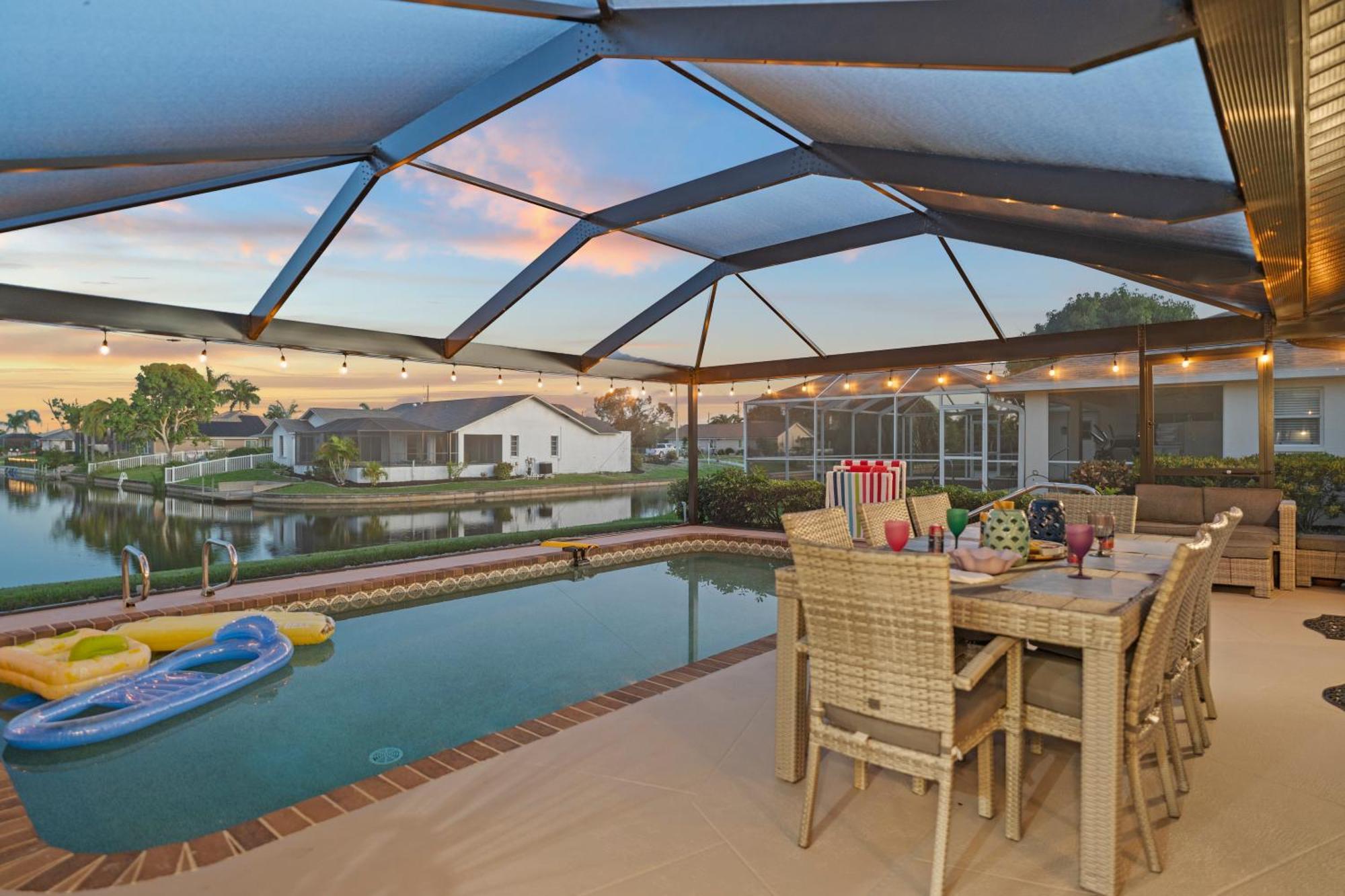 Serenity Waterfront Villa With King Suite, Private Pool, Great Lanai Enclosure And Long Water Views Cape Coral Bagian luar foto