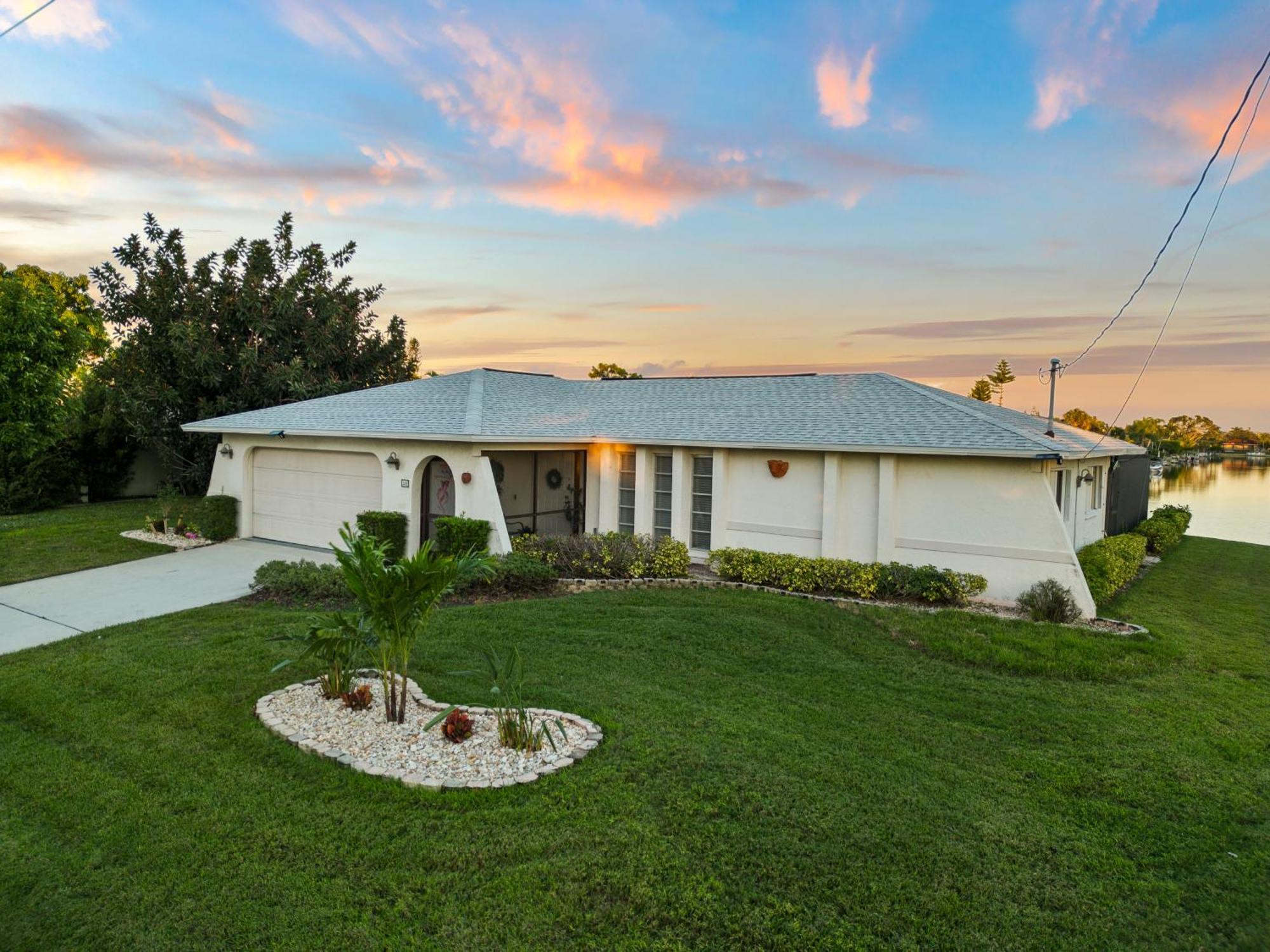 Serenity Waterfront Villa With King Suite, Private Pool, Great Lanai Enclosure And Long Water Views Cape Coral Bagian luar foto