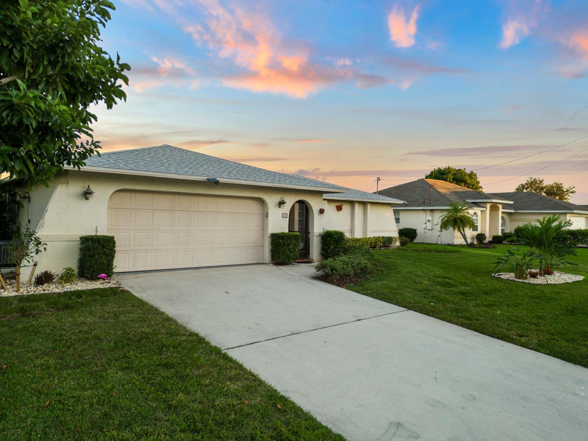 Serenity Waterfront Villa With King Suite, Private Pool, Great Lanai Enclosure And Long Water Views Cape Coral Bagian luar foto