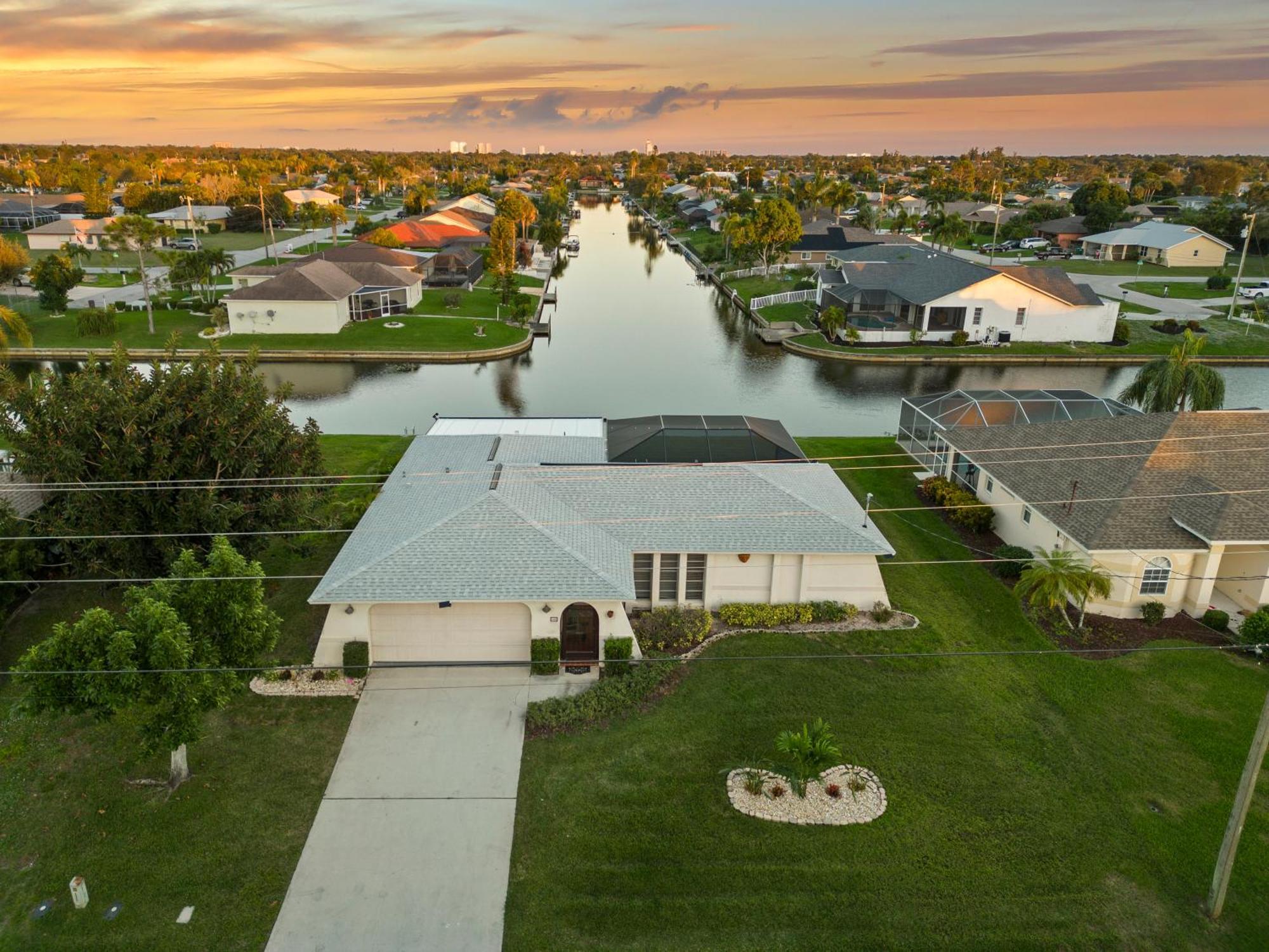 Serenity Waterfront Villa With King Suite, Private Pool, Great Lanai Enclosure And Long Water Views Cape Coral Bagian luar foto