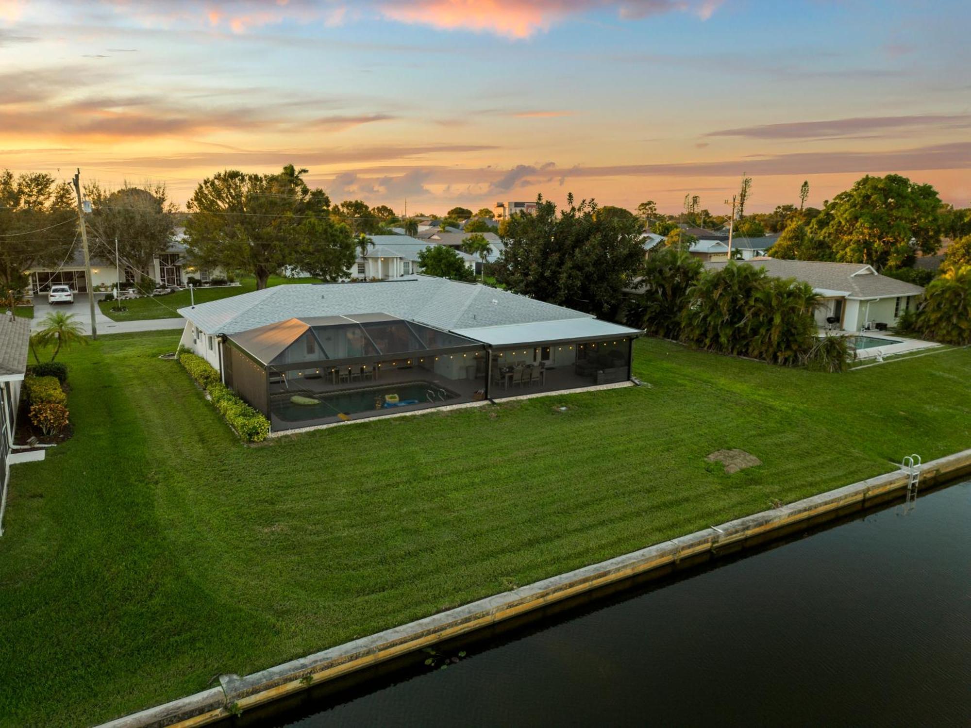 Serenity Waterfront Villa With King Suite, Private Pool, Great Lanai Enclosure And Long Water Views Cape Coral Bagian luar foto