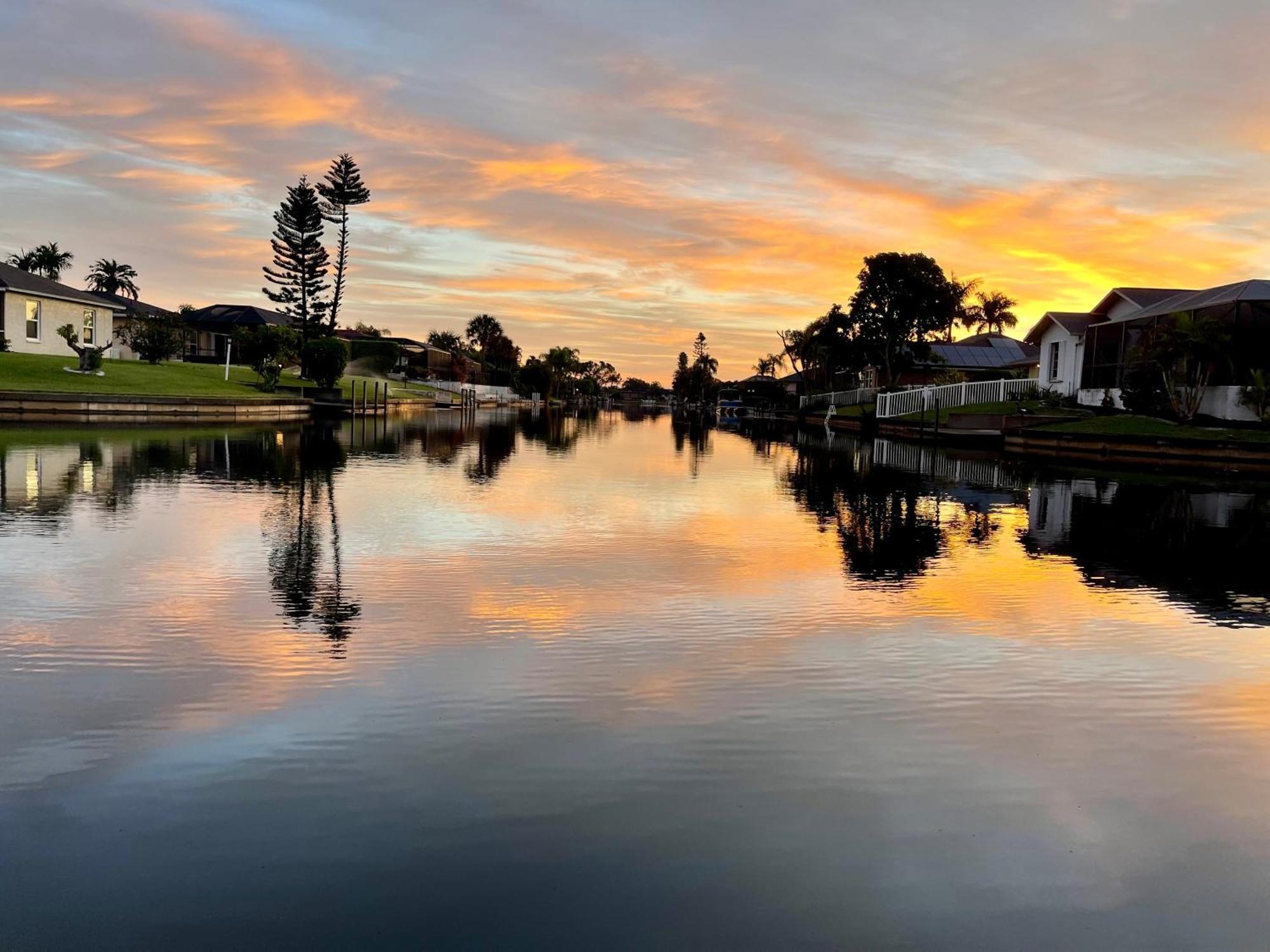 Serenity Waterfront Villa With King Suite, Private Pool, Great Lanai Enclosure And Long Water Views Cape Coral Bagian luar foto