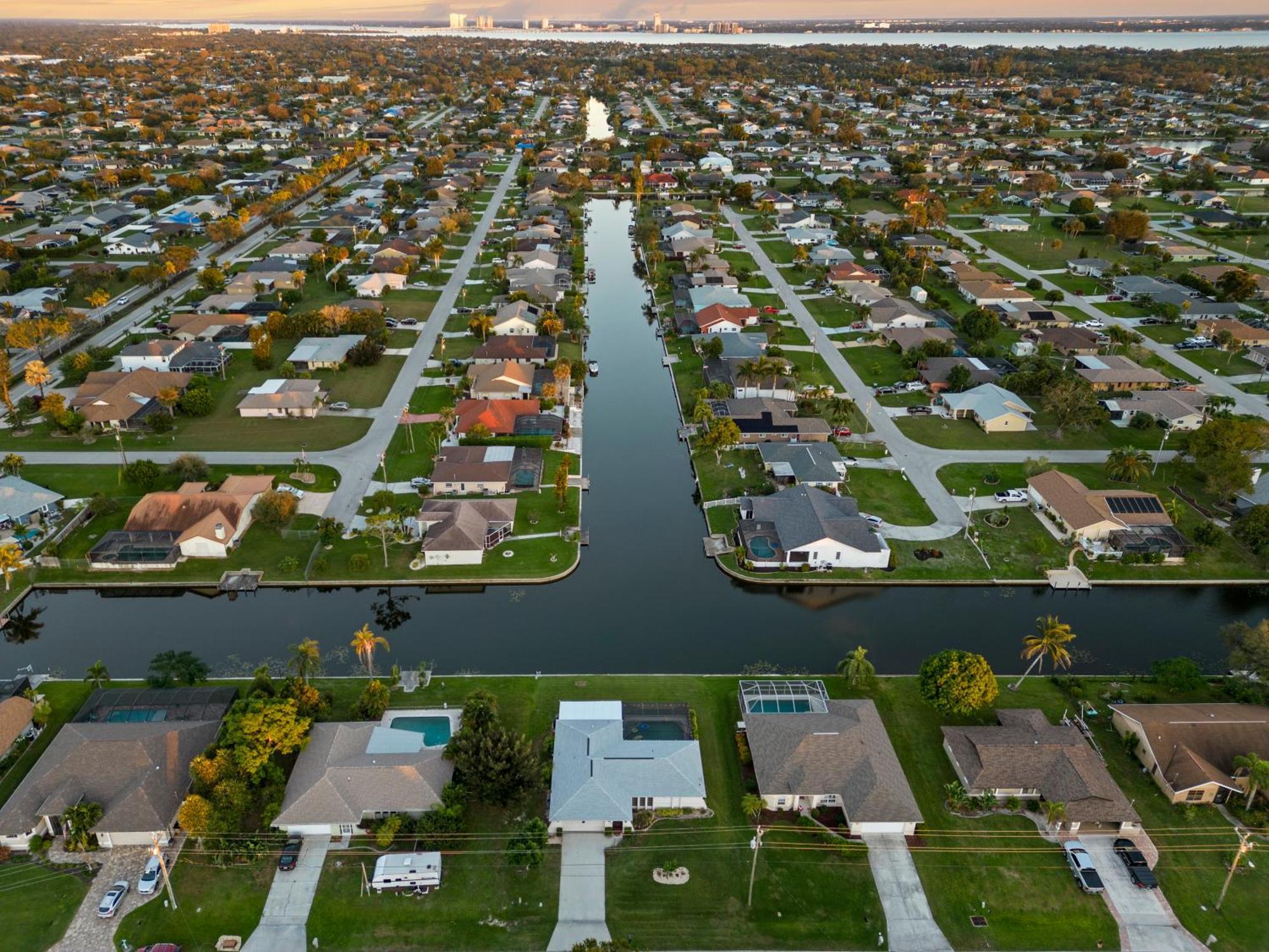 Serenity Waterfront Villa With King Suite, Private Pool, Great Lanai Enclosure And Long Water Views Cape Coral Bagian luar foto